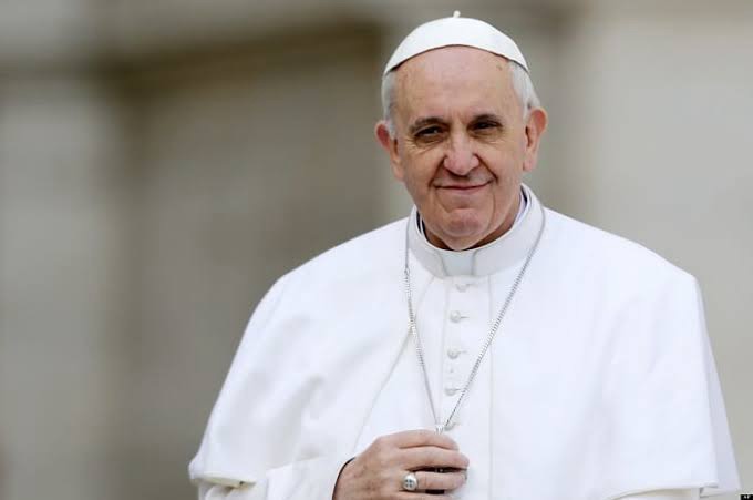 PAPA FRANCISCO MORRE AOS 88 ANOS EM SUA RESIDÊNCIA NO VATICANO
