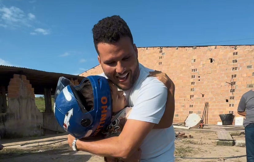 GÊMEOS BRASIL REALIZAM SONHO DE JOVEM DE GIRAU DO PONCIANO E PRESENTEIAM COM MOTO NOVA EM ALAGOAS