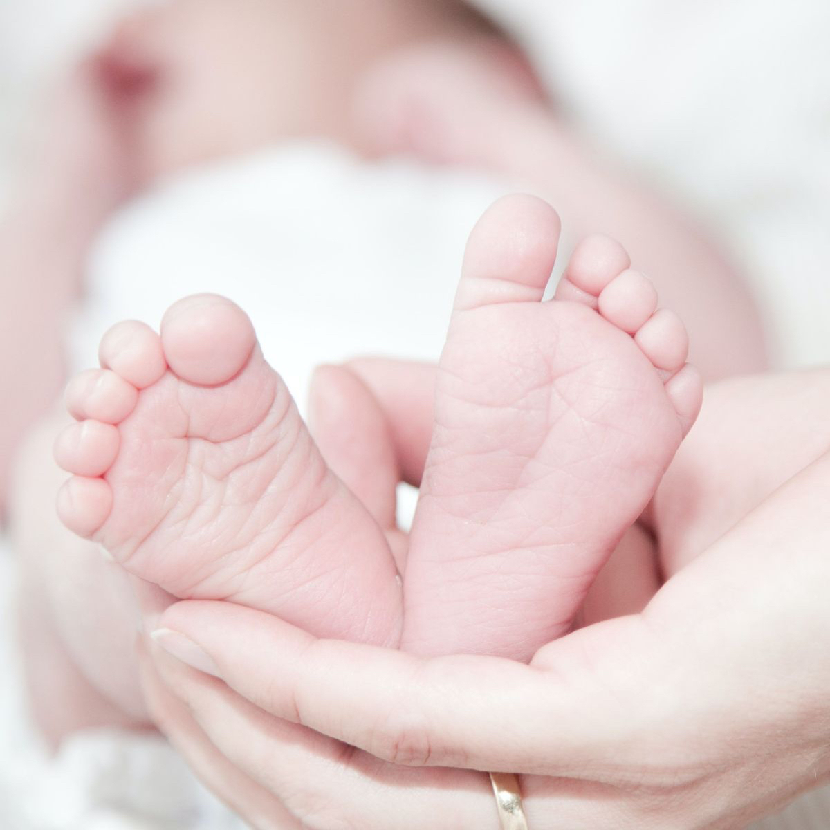 RELATO CHOCANTE: MARIDO SE RECUSA A TROCAR FRALDA DO PRÓPRIO BEBÊ E ALEGA MEDO DE “NÃO SE CONTROLAR”