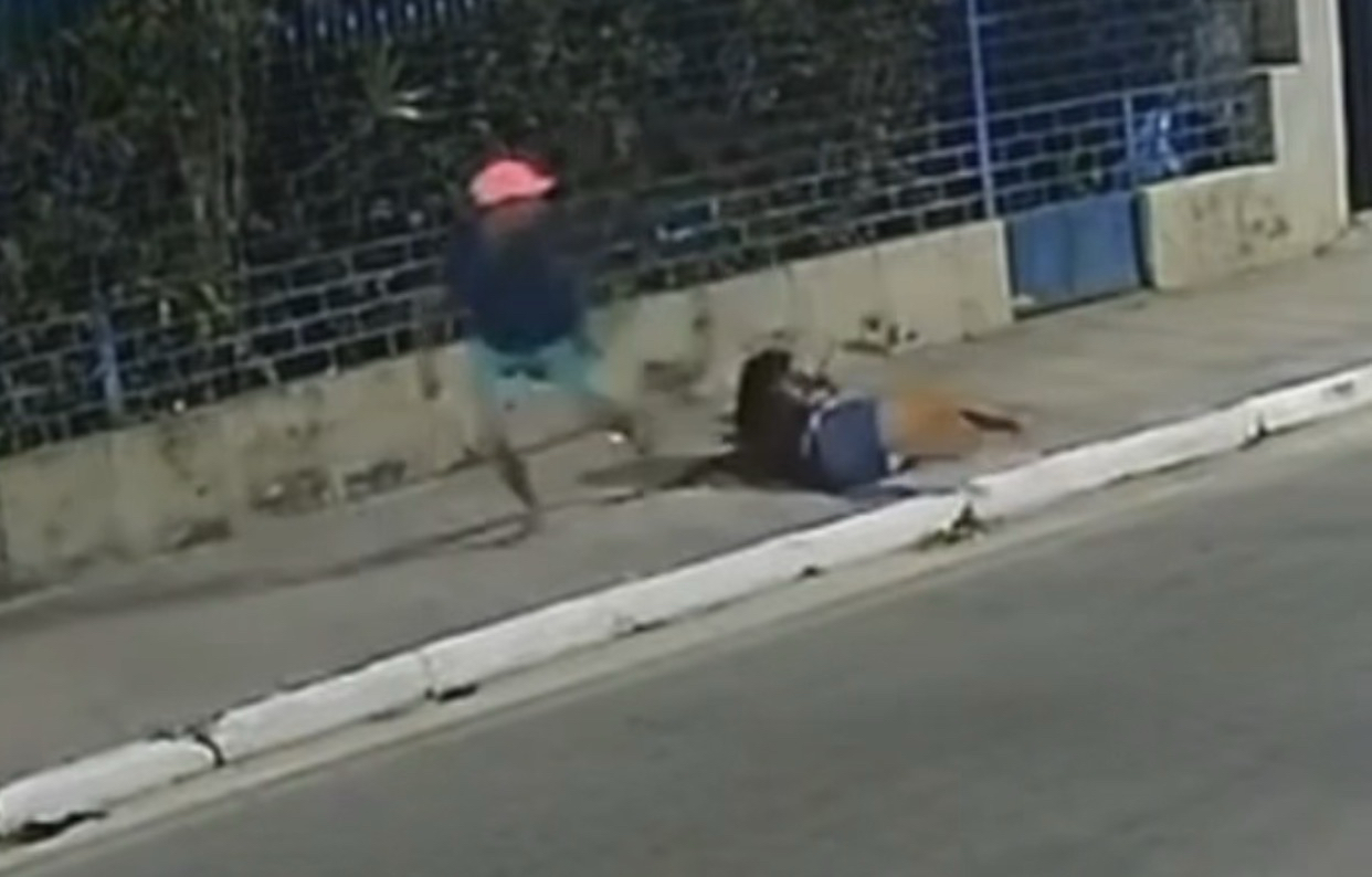 VÍDEO: MULHER É ASSASSINADA A FACADAS EM ÁREA NOBRE DE MACEIÓ NA MADRUGADA