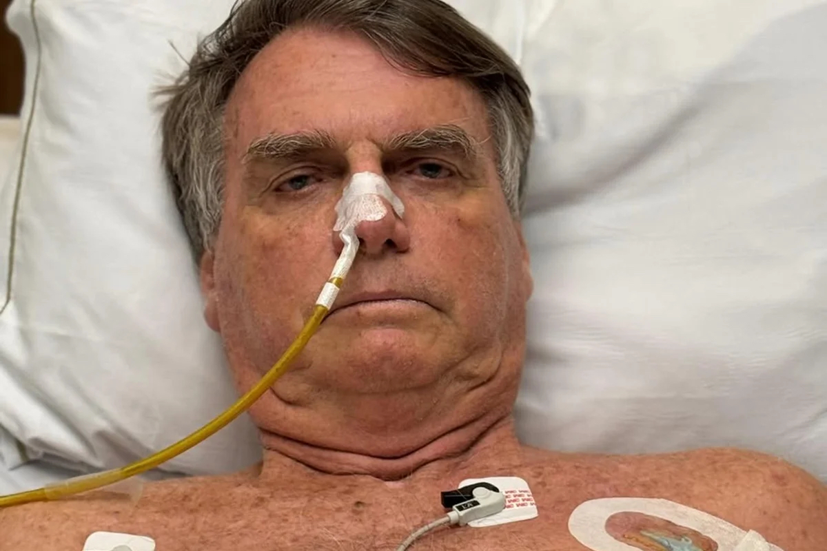 JAIR BOLSONARO PEDIU PARA “DEUS LEVÁ-LO” POR NÃO SUPORTAR AS DORES NO INTESTINO, DIZ MICHELLE BOLSONARO