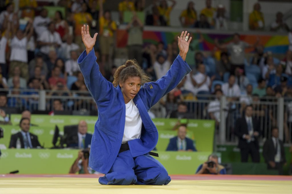 RAFAELA SILVA BRILHA EM PARIS E CONQUISTA OURO COM IPPON RELÂMPAGO