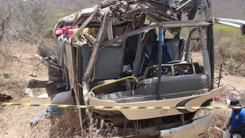 Seis sobreviventes seguem internados após tragédia com ônibus em São José da Tapera