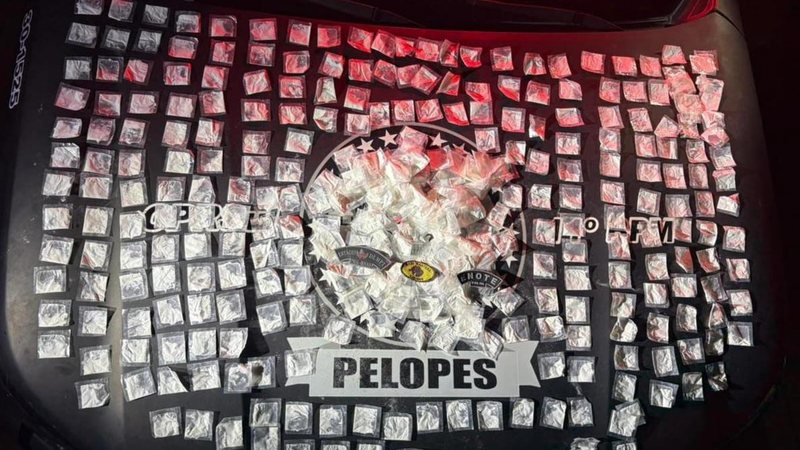 CRIMES COMO TRÁFICO DE DROGAS E PORTE ILEGAL DE ARMA DE FOGO FORAM FLAGRADOS PELA POLÍCIA MILITAR DE ALAGOAS (PM-AL).