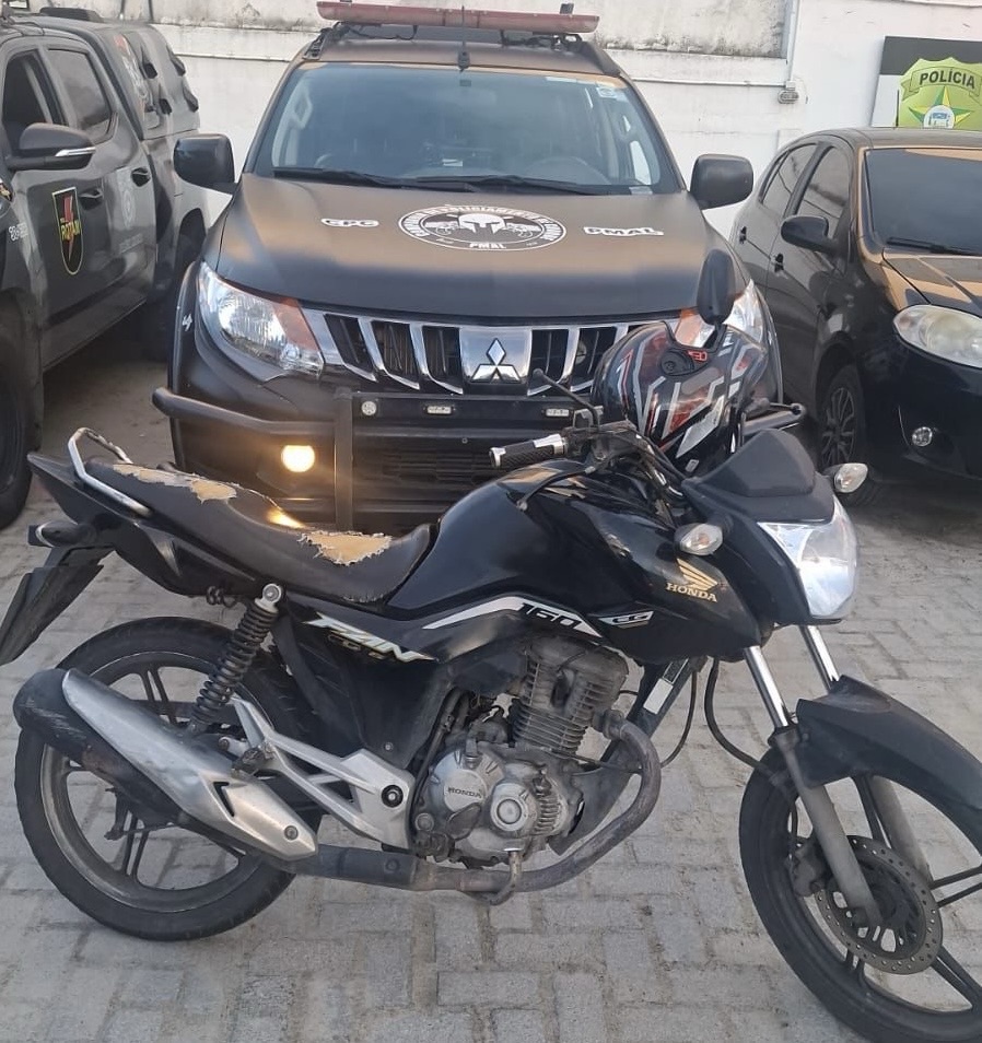 MOTO ROUBADA DE ENTREGADOR É RECUPERADA EM MENOS DE 24 HORAS E MULHER É PRESA EM MACEIÓ