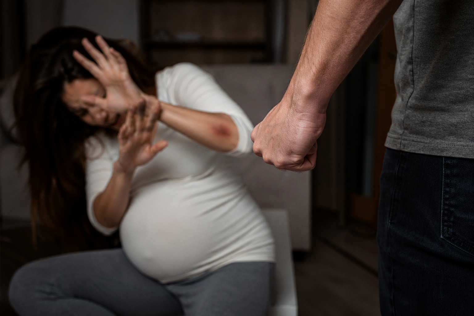 COVARDIA SEM LIMITES: GRÁVIDA É AGREDIDA COM SOCOS NA BARRIGA E MANTIDA EM CÁRCERE EM MACEIÓ