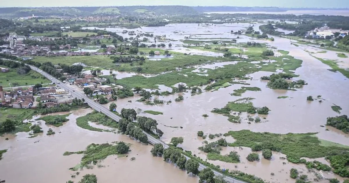 INMET emite alerta de “perigo potencial” para chuvas intensas em Alagoas neste domingo