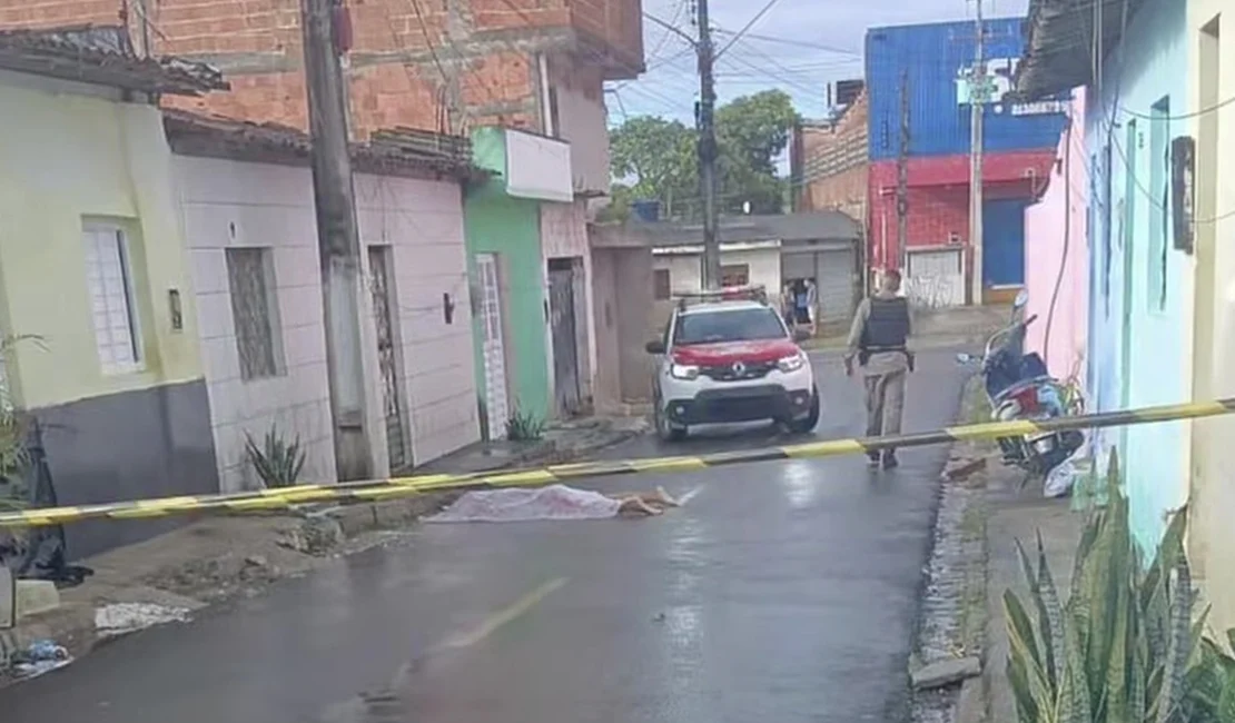EXECUÇÃO A SANGUE FRIO EM PLENA LUZ DO DIA CHOCA SATUBA E ESPALHA MEDO ENTRE MORADORES NO CENTRO DA CIDADE
