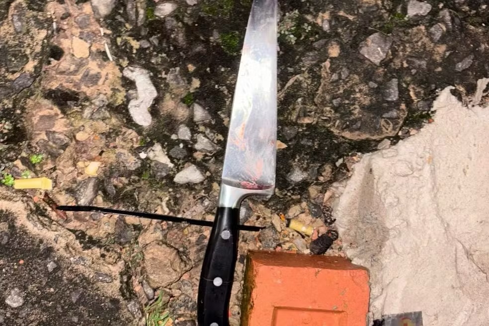 TENTA MATAR A ESPOSA COM FACA, ATIRA TIJOLOS E É PRESO EM FLAGRANTE EM MACEIÓ