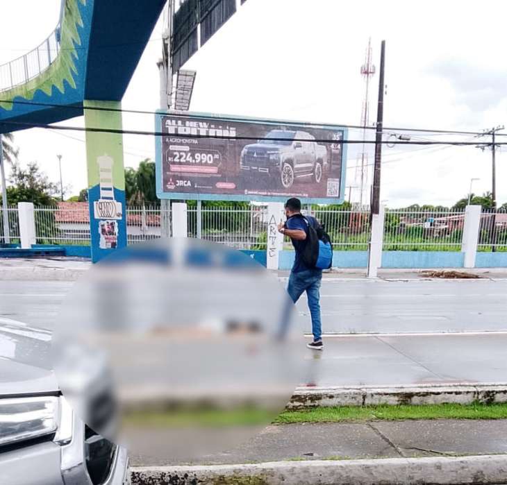 QUEDA ASSUSTADORA: MULHER DESPENCA DE PASSARELA NA FERNANDES LIMA E É SOCORRIDA AO HGE