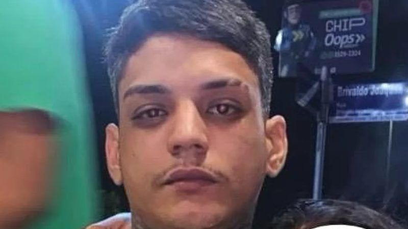 Cadeirante sai para verificar barulho e é morto a tiros na área da casa