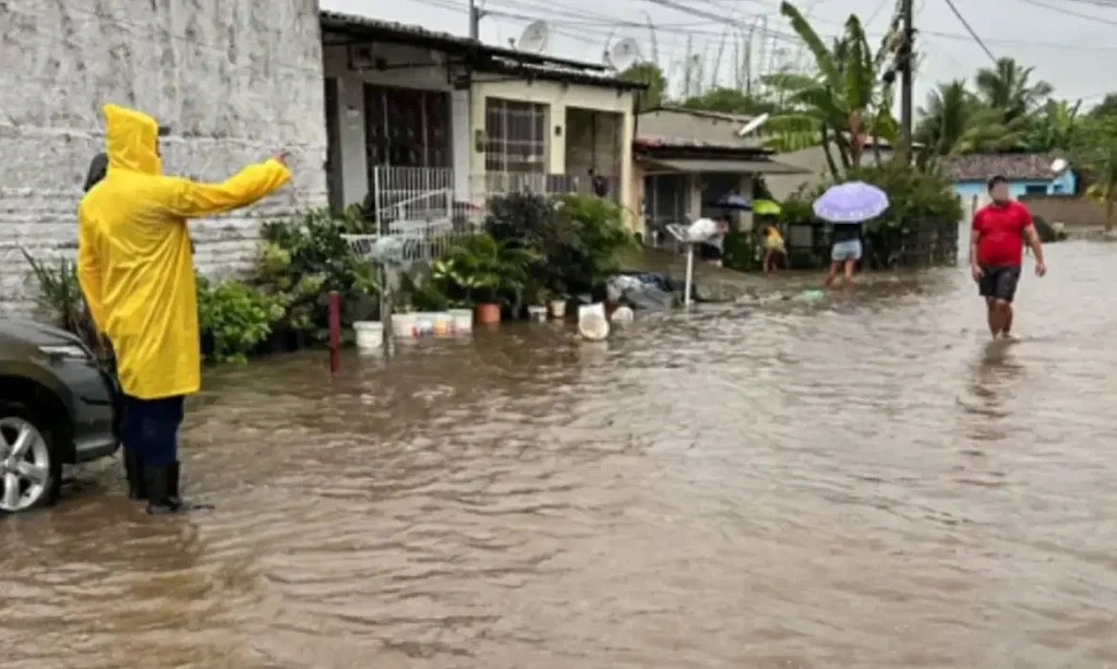 CHUVAS DEVASTADORAS DEIXAM MORTOS, MILHARES DE DESABRIGADOS E RASTRO DE CAOS NO NORDESTE
