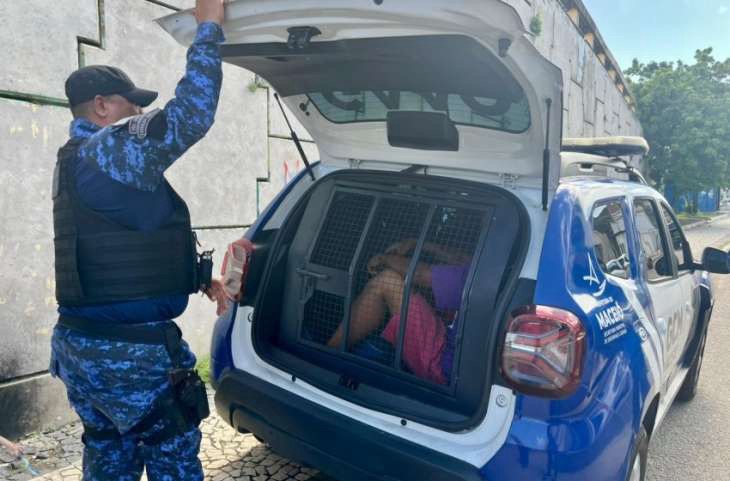 HOMEM COM MAIS DE DEZ PASSAGENS PELA POLÍCIA É PRESO EM OPERAÇÃO NO BAIRRO DO POÇO, EM MACEIÓ