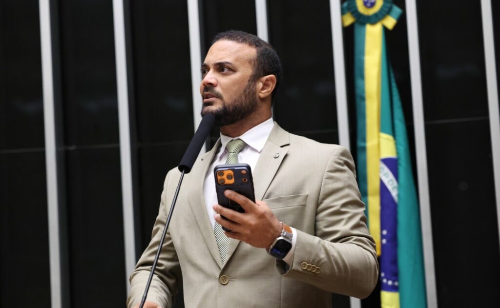 PEC DA MAIORIDADE PENAL VOLTA AO CENTRO DO DEBATE E DIVIDE O CONGRESSO NACIONAL