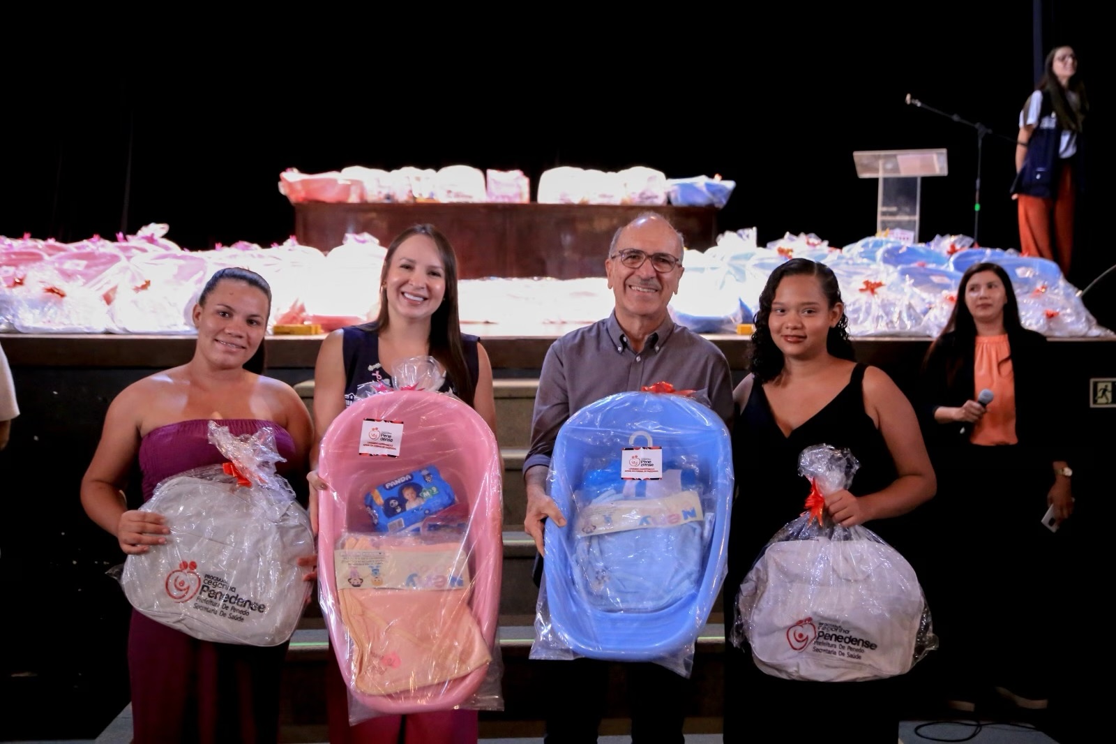 Prefeitura de Penedo entrega mais 135 kits do Programa Cegonha Penedense