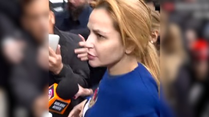“EU ESTOU SENDO PRESA POR TRABALHAR, ESTOU SENDO PRESA POR ADVOGADO”, DIZ DEOLANE AO CHEGAR AO DHPP APÓS PRISÃO EM OPERAÇÃO CONTRA LAVAGEM DE DINHEIRO
