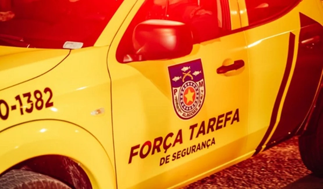 SUSPEITO FOGE PELOS TELHADOS E ABANDONA MAIS DE 2 KG DE DROGAS NO JACINTINHO