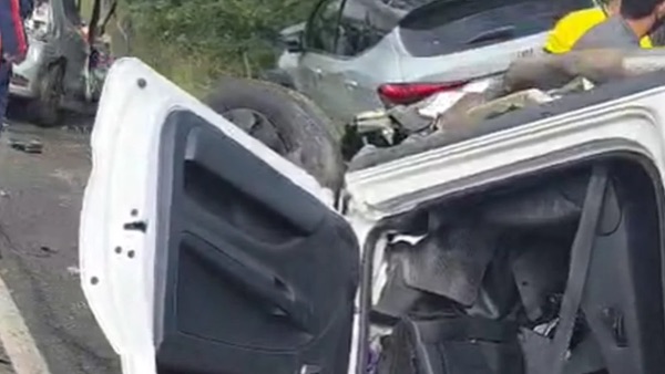 TRAGÉDIA NA AL-220: COLISÃO ENTRE CARROS DEIXA UM MORTO E FERIDOS PRESOS ÀS FERRAGENS EM CRAÍBAS