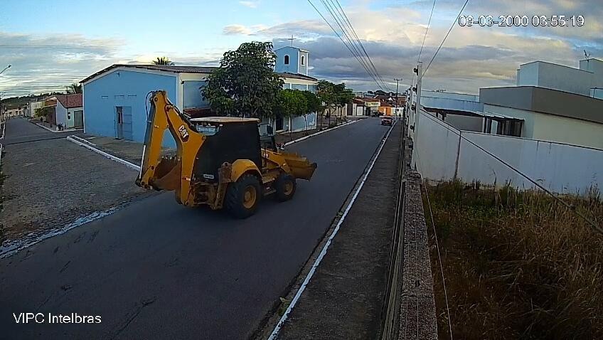 VÍDEO FORTE MOSTRA JOVEM SENDO ARREMESSADO APÓS ACIDENTE COM RETROESCAVADEIRA NO AGRESTE DE ALAGOAS