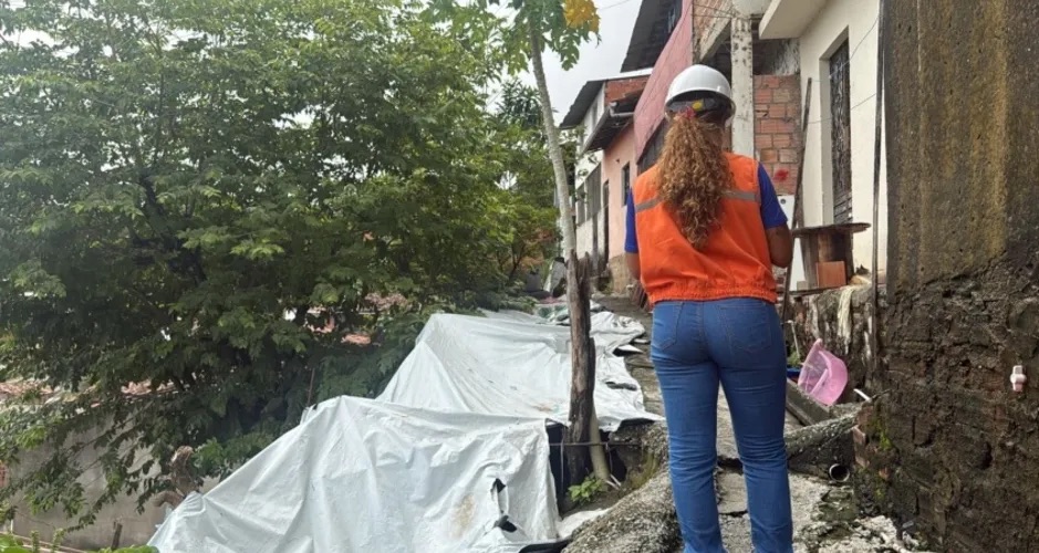 CRATERAS E DESLIZAMENTOS ACENDEM ALERTA EM MACEIÓ APÓS FORTES CHUVAS