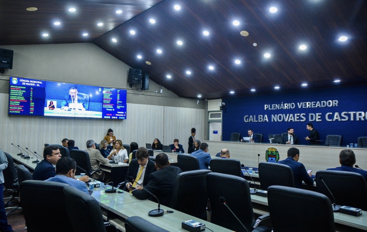 Câmara aprova reajuste de servidores e projetos em benefício de professores e fiscais de trânsito