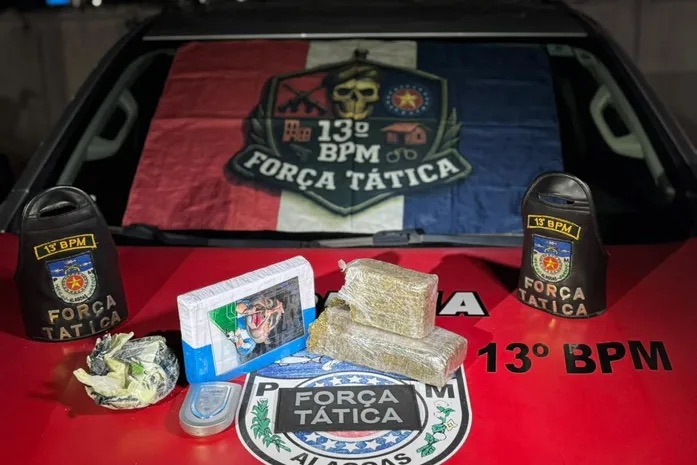 BALDE ENTERRADO COM MAIS DE 2 KG DE DROGAS É DESCOBERTO EM ÁREA DE TRÁFICO EM MACEIÓ