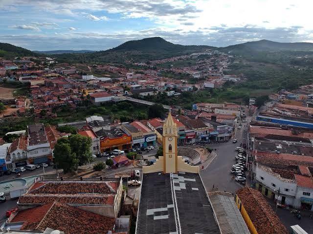 ADOLESCENTE DE 16 ANOS É APREENDIDO ACUSADO DE MATAR HOMEM A FACADAS EM PRAÇA PÚBLICA NO SERTÃO DE ALAGOAS