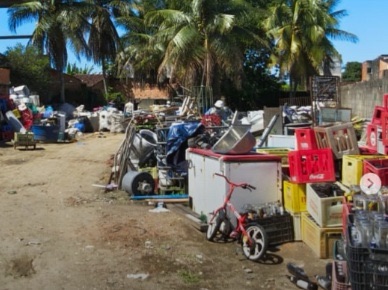 DONA DE FERRO-VELHO É PRESA EM FLAGRANTE COM FIOS DE COBRE SUSPEITOS DE ORIGEM CRIMINOSA EM MACEIÓ