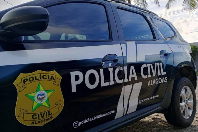 BRIGA ENTRE COMPANHEIRAS TERMINA EM TENTATIVA DE MORTE; MULHER É PRESA APÓS ESFAQUEAR A PARCEIRA EM MACEIÓ