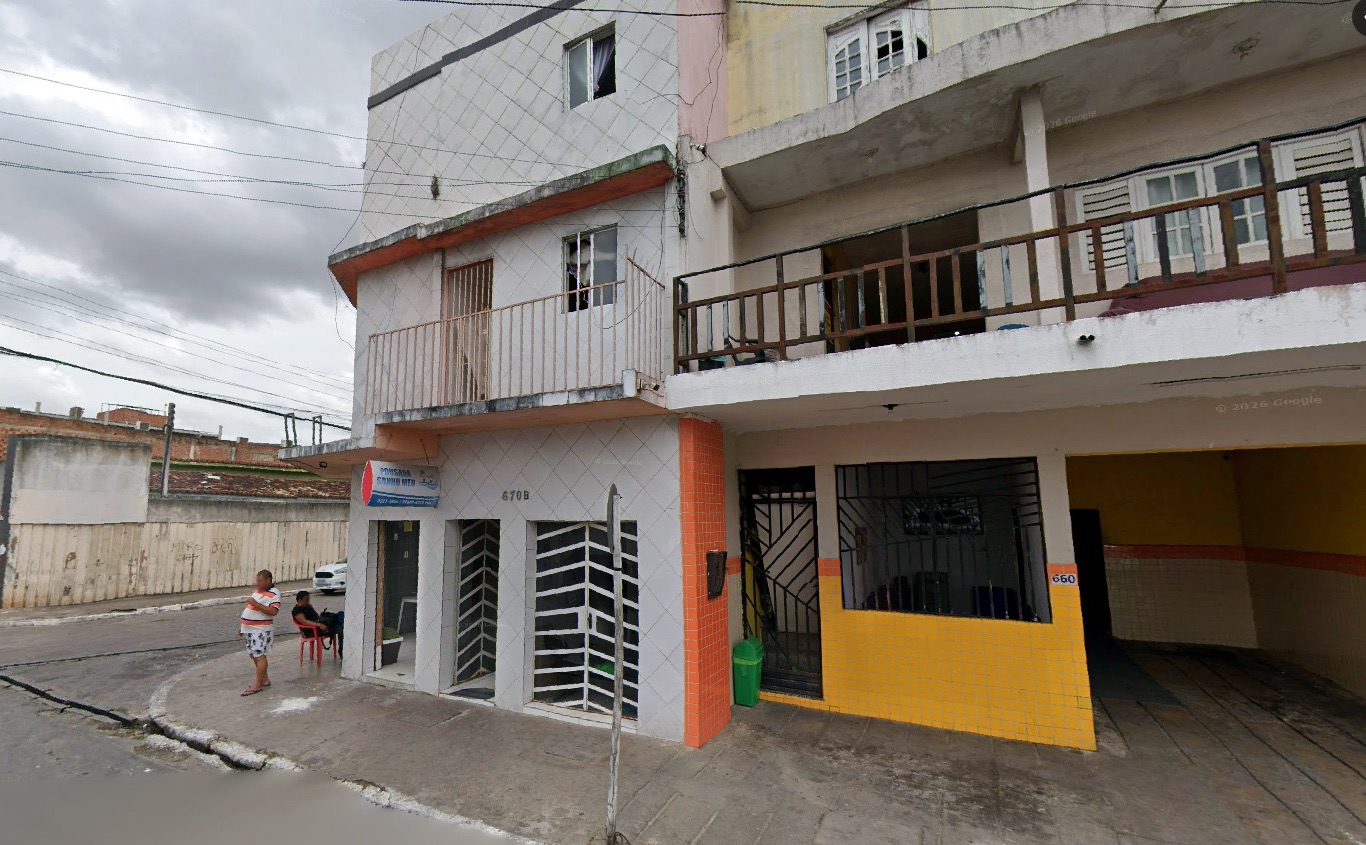 FORAGIDO DA JUSTIÇA É PRESO ENQUANTO BEBIA EM POUSADA NO CENTRO DE ARAPIRACA