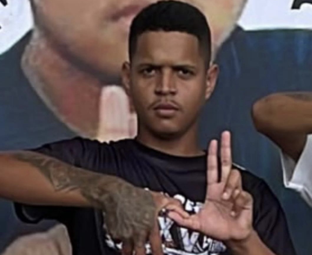 JOVEM É EXECUTADO A TIROS DENTRO DE QUADRA ENQUANTO ASSISTIA A PARTIDA DE FUTEBOL EM ARAPIRACA