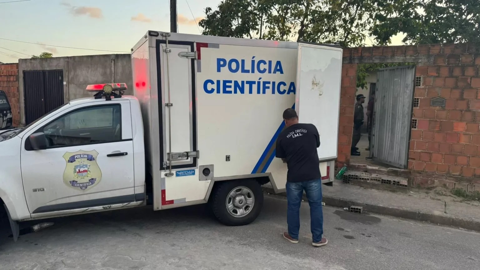 CORPO DE HOMEM É ENCONTRADO COM MARCAS DE TIROS EM MATAGAL NO CLETO MARQUES LUZ
