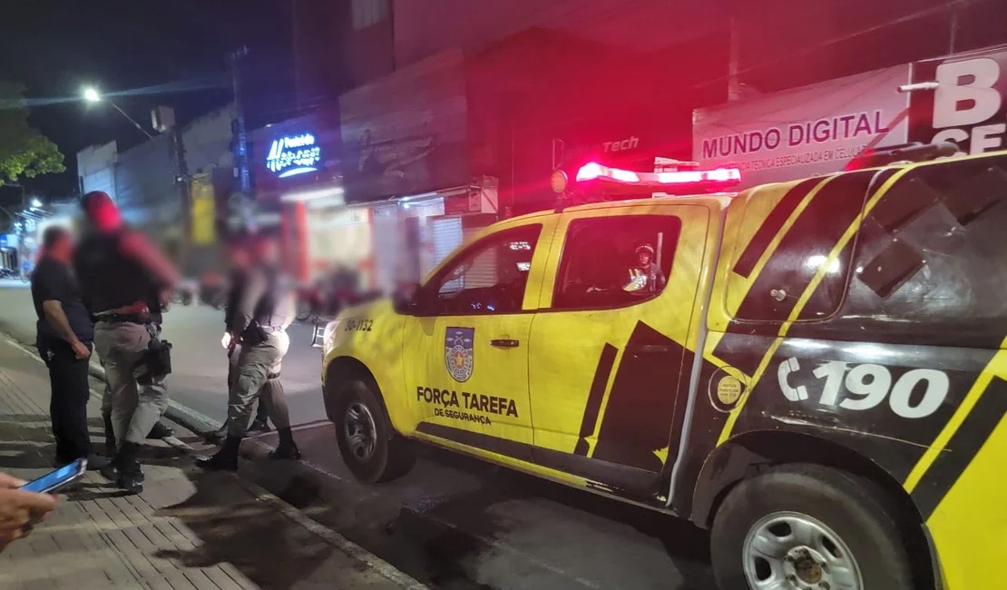 EXECUÇÃO BRUTAL NO JACINTINHO: HOMEM É MORTO A FACADAS E CRIME CHOCA MORADORES