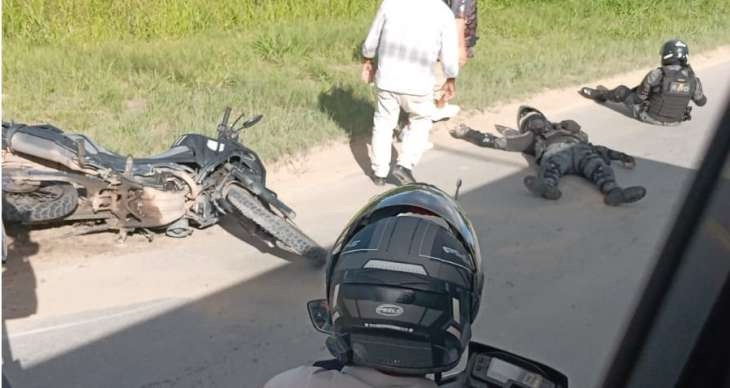 PM FICA FERIDO APÓS SOFRER QUEDA DE MOTO DURANTE SERVIÇO NA BR-104, EM RIO LARGO