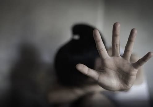 HOMEM É PRESO APÓS MANTER ESPOSA E DUAS CRIANÇAS TRANCADAS DENTRO DE CASA EM MACEIÓ