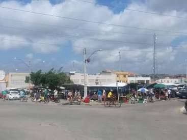 HOMEM É MORTO A FACADA ENQUANTO ESTAVA SENTADO EM BAR NA FEIRA LIVRE DE DELMIRO GOUVEIA