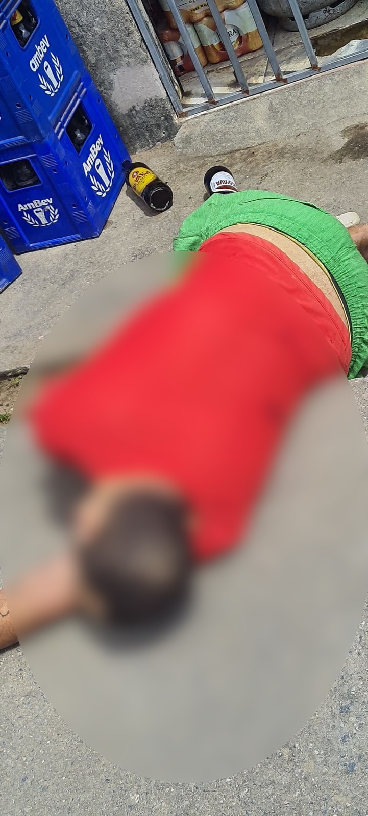 HOMEM É EXECUTADO A TIROS ENQUANTO BEBIA COM AMIGOS EM RIO LARGO