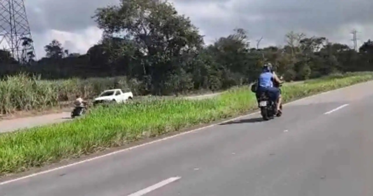 TRAGÉDIA NA BR-104: HOMEM MORRE APÓS TRICICLO ELÉTRICO SER ATINGIDO DE FRENTE POR CARRO EM RIO LARGO