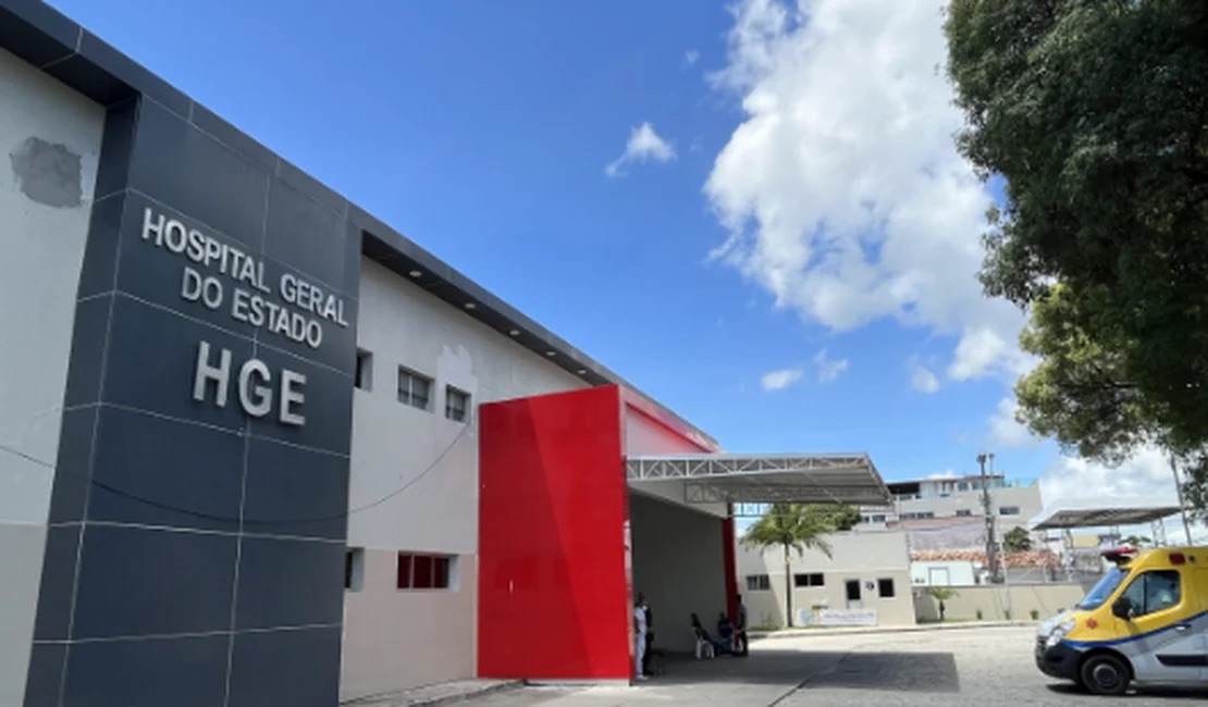 HOMEM INVADE CASA DA EX-COMPANHEIRA E ATACA TRÊS PESSOAS COM GARRAFA DE VIDRO EM MACEIÓ