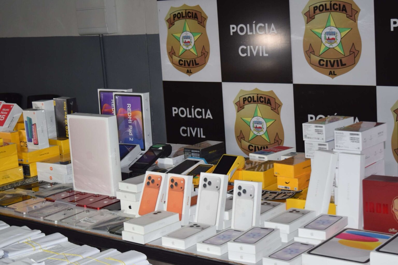 OPERAÇÃO APREENDE CERCA DE R$ 1 MILHÃO EM IPHONES, NOTEBOOKS E OUTROS ELETRÔNICOS EM LOJA DE MACEIÓ