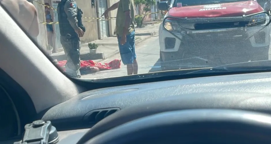 HOMEM É ENCONTRADO MORTO COM SINAIS DE VIOLÊNCIA DENTRO DE CASA EM MACEIÓ