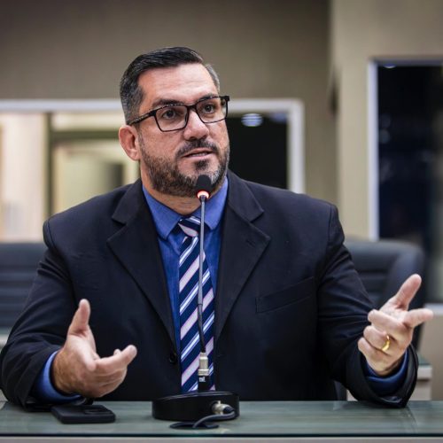 VEREADOR LEONARDO DIAS APRESENTA PROJETO DE LEI DE BONIFICAÇÃO POR DESEMPENHO PARA VALORIZAÇÃO DOS PROFESSORES