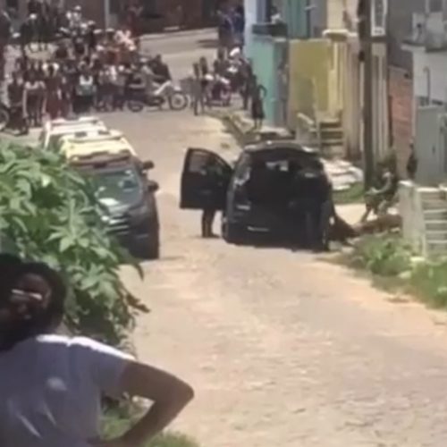 Em uma troca de tiros em Santana do Ipanema, um suspeito de tráfico de drogas morreu após a polícia militar responder a injusta agressão.