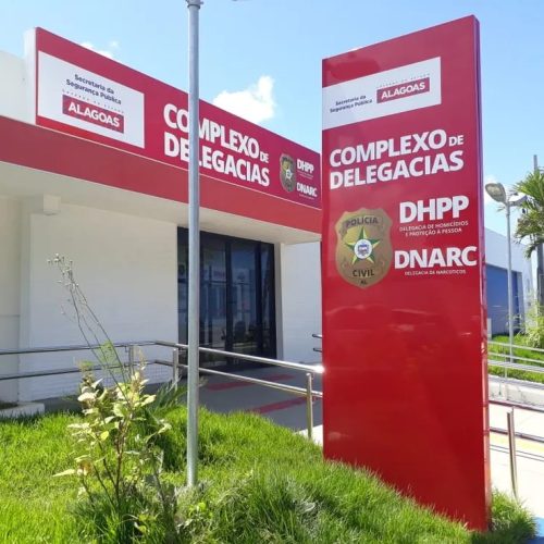 Jovem é preso após tentar matar o pai a facadas durante a madrugada, em Maceió