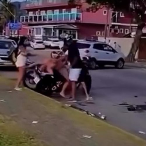 VÍDEO: COVARDIA EM VIA PÚBLICA: MULHER É AGREDIDA PELO MARIDO ATÉ DESMAIAR