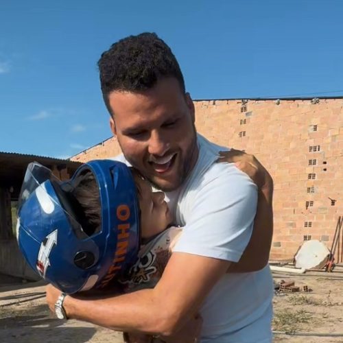 GÊMEOS BRASIL REALIZAM SONHO DE JOVEM DE GIRAU DO PONCIANO E PRESENTEIAM COM MOTO NOVA EM ALAGOAS