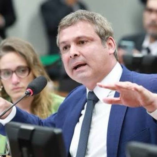 VÍDEO: “O MAIOR ESCÂNDALO DE BRASÍLIA”: LINDBERGH DETONA INDICAÇÃO DE EDUARDO BOLSONARO