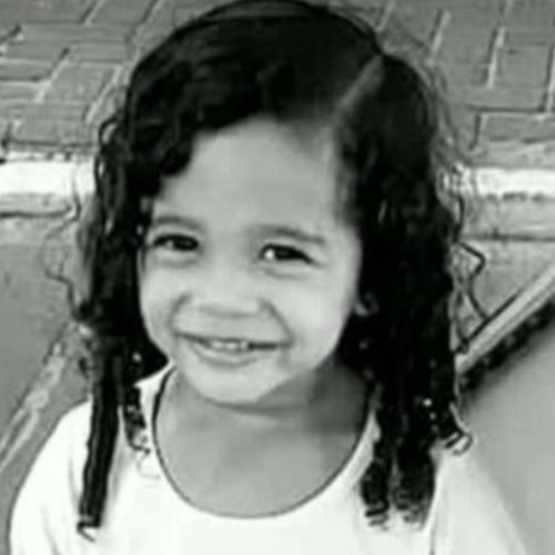 VÍDEO: CRIANÇA DE TRÊS ANOS É MORTA POR BALA PERDIDA DURANTE TROCA DE TIROS ENTRE FACÇÕES EM MACEIÓ