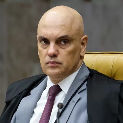 MORAES BRINCA E DIZ QUE JÁ NÃO É MAIS O ‘ÚNICO COMUNISTA DO STF’.