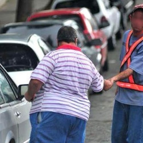 PROJETO NA CÂMARA QUER CLASSIFICAR FLANELINHAS COMO EXTORSÃO, COM ATÉ 8 ANOS DE PRISÃO